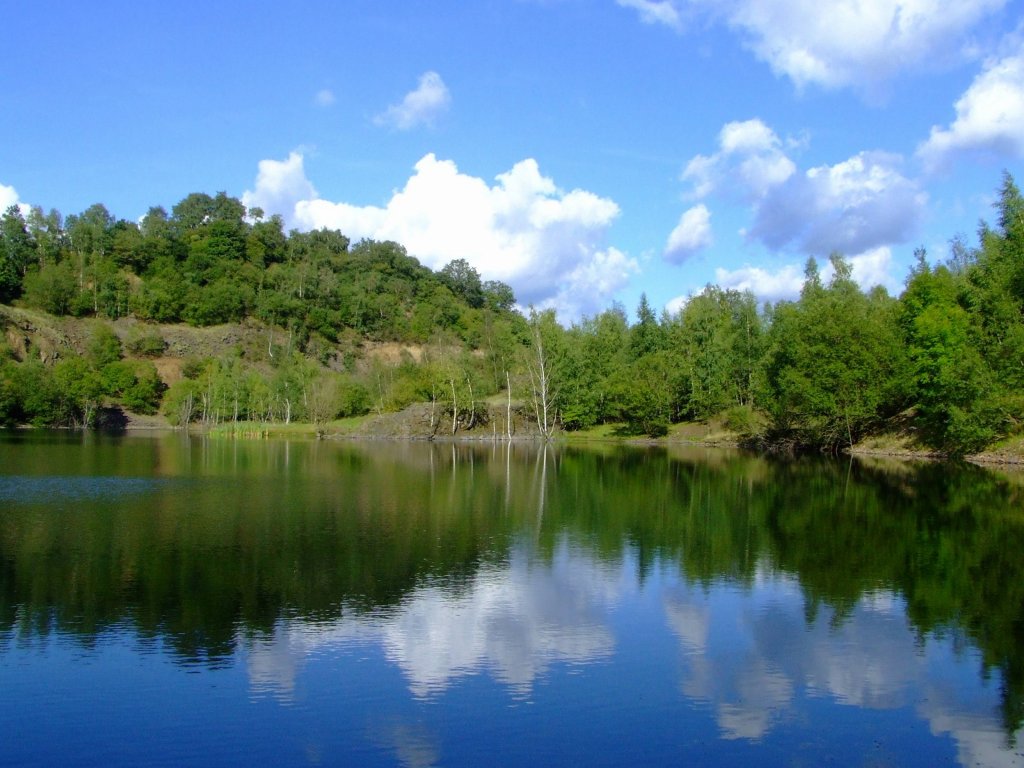 31.08.2010 der „Silbersee“ im Naturschutzgebiet Malscheid bei Herdorf. Der See Abbaukrater von dem Basaltabbau.