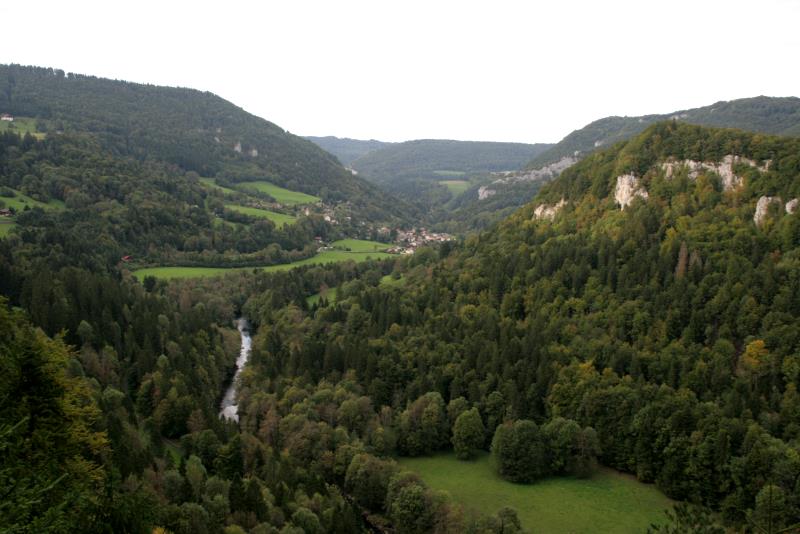 Auf vielen Kilometern bildet der Doubs die natrliche Grenze zwischen Franreich und der Schweiz. Blick ins Val du Doubs bei Charmauvillers; 18.09.2010