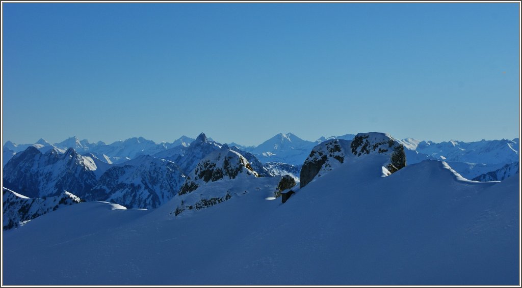 Ausblick vom Rochers-de-Naye in Richtung Eiger,M�nch und Jungfrau.
(12.012012) 
