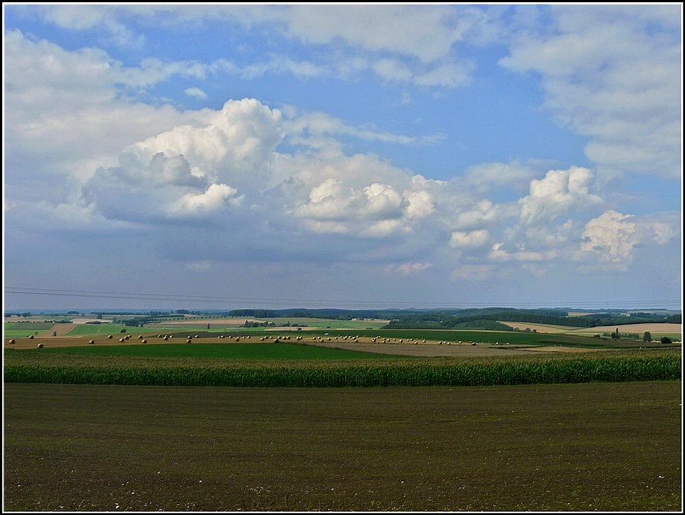Aussicht in Wincrange auf die umliegende Landschaft. 12.08.2010 (Jeanny)