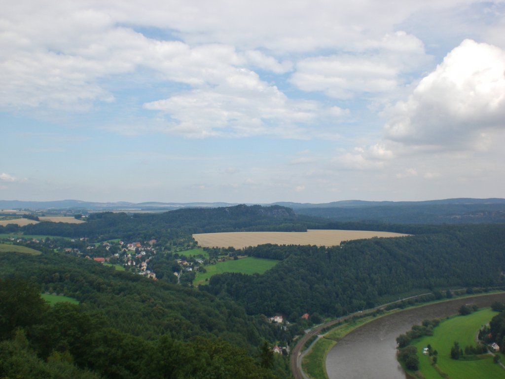 Blick auf die Elbe und Waltersdorf in der schsischen Schweiz.(24.7.2011)