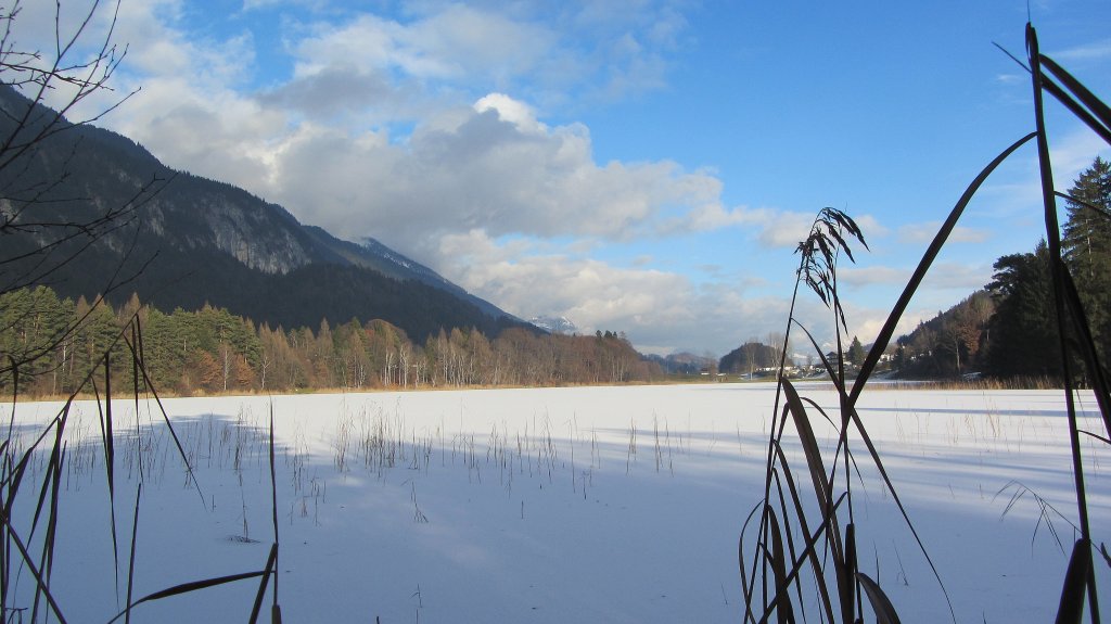 Blick auf den leicht zugefrorenen Reintalersee bei Kramsach.(2.1.2013)