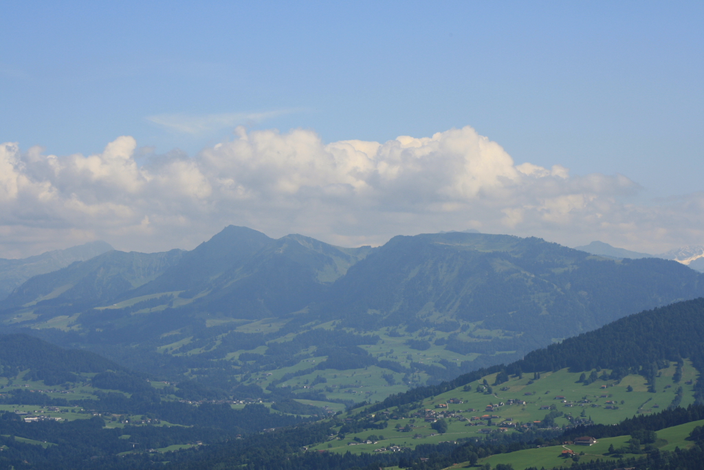 Blick von dem Berg  Pfnder  bei Bregenz am Bodensee auf die Alpen (07.08.10)

