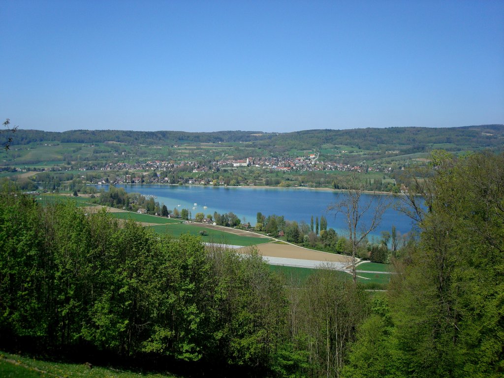Blick von Klingenzell im Kanton Thurgau auf den Untersee und den Ort hningen am deutschen Ufer, April 2010
