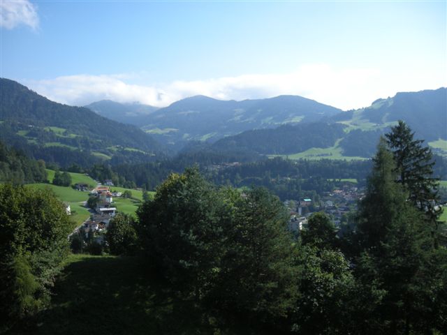 Blick ber den Ort Brixlegg und ins Alpbachtal.
Foto von einem Plateau aus gemacht vom 19.9.2011.