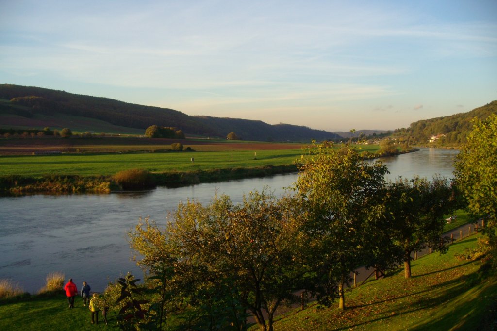 Blick ber die Weser in Bodenwerder im Oktober 2010