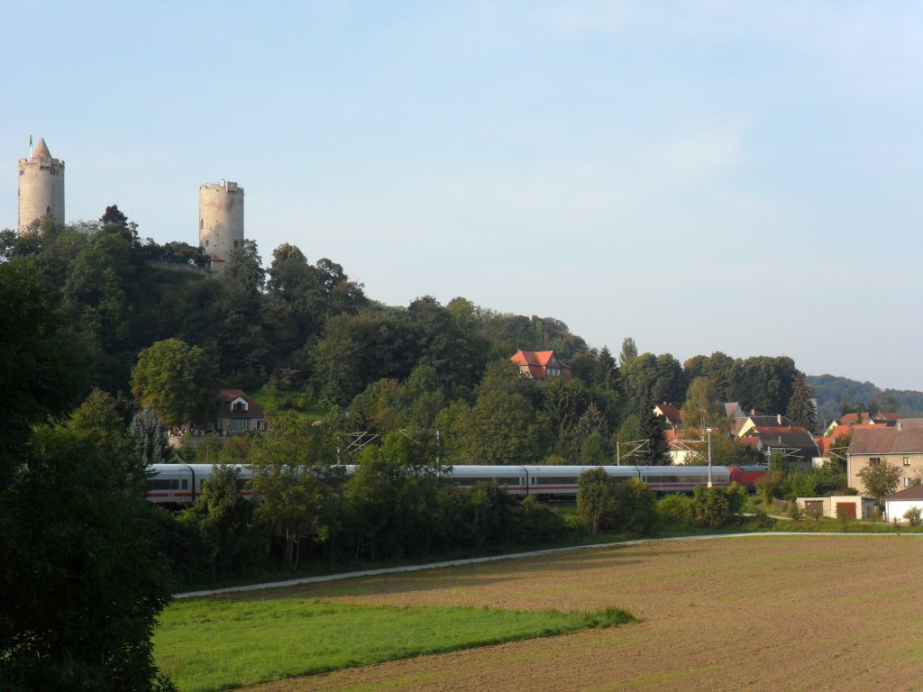 Burgenlandkreis-Saaleck
 Der Ort-die Bahn-die Burg 
(01.09.2011)