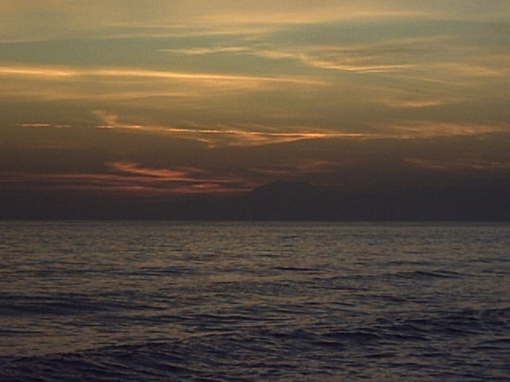 Das Foto zeigt eine Abendstimmung am 22.1.2007 am Strand bei Side.
Das Mittelmeer, die Berge und der Himmel scheinen eins zu werden.