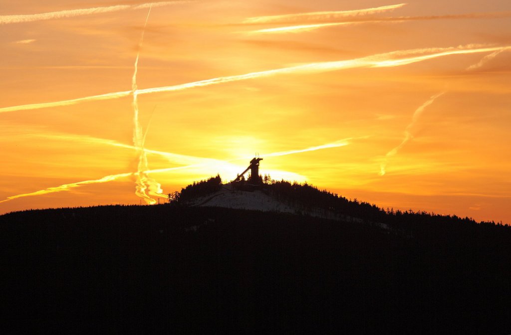 Der Gipfel des Wurmbergs vor Sonnenaufgang; Blick am Morgen des 06.03.2013 von der Felskanzel der Achtermannshhe.