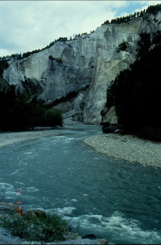Der Vorderrhein in der Rheinschlucht, der  Swiss Grand Canyon , zwischen Ilanz und Reichenau am 14.05.1994