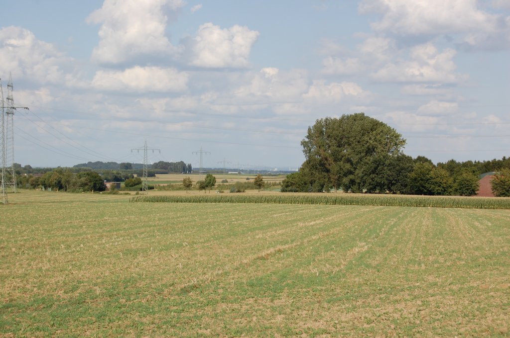 Ein sommerlicher Blick von der Kamphausener Hhe in die Landschaft zwischen Mnchengladbach und Neuss, auf genommen am 29.8.2009.