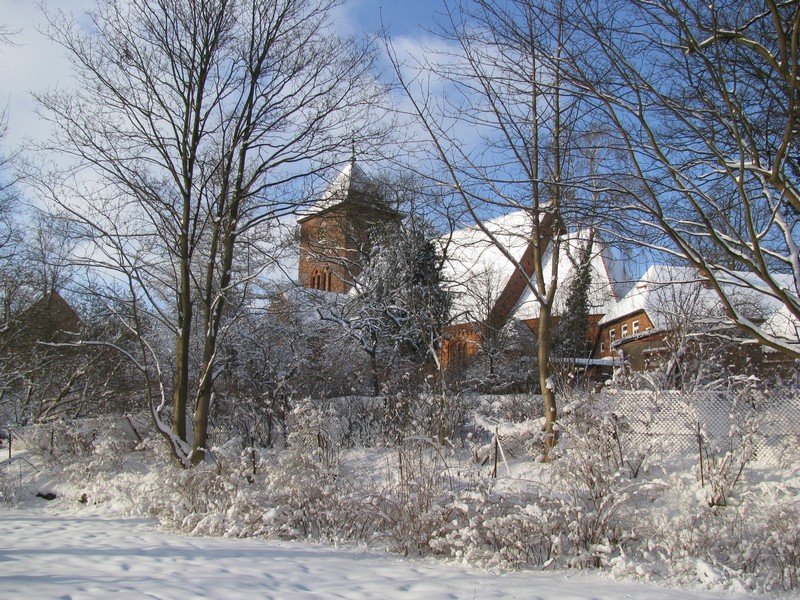 Grevesmhlen; Blick von der verschneiten Brgerwiese zur St.-Nicolai Kirche, 30.01.2010