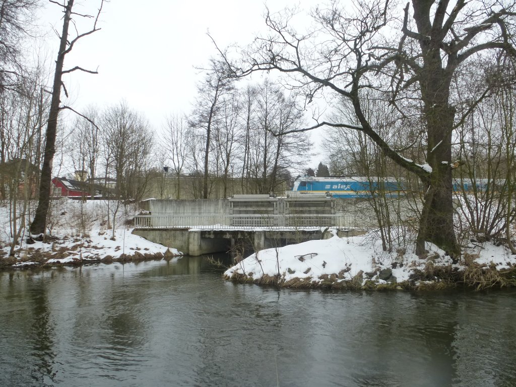 Hier zu sehen ist ein ALEX-Zug, welcher an der schsischen Saale entlang in Richtung Hof fhrt. 03.03.13.