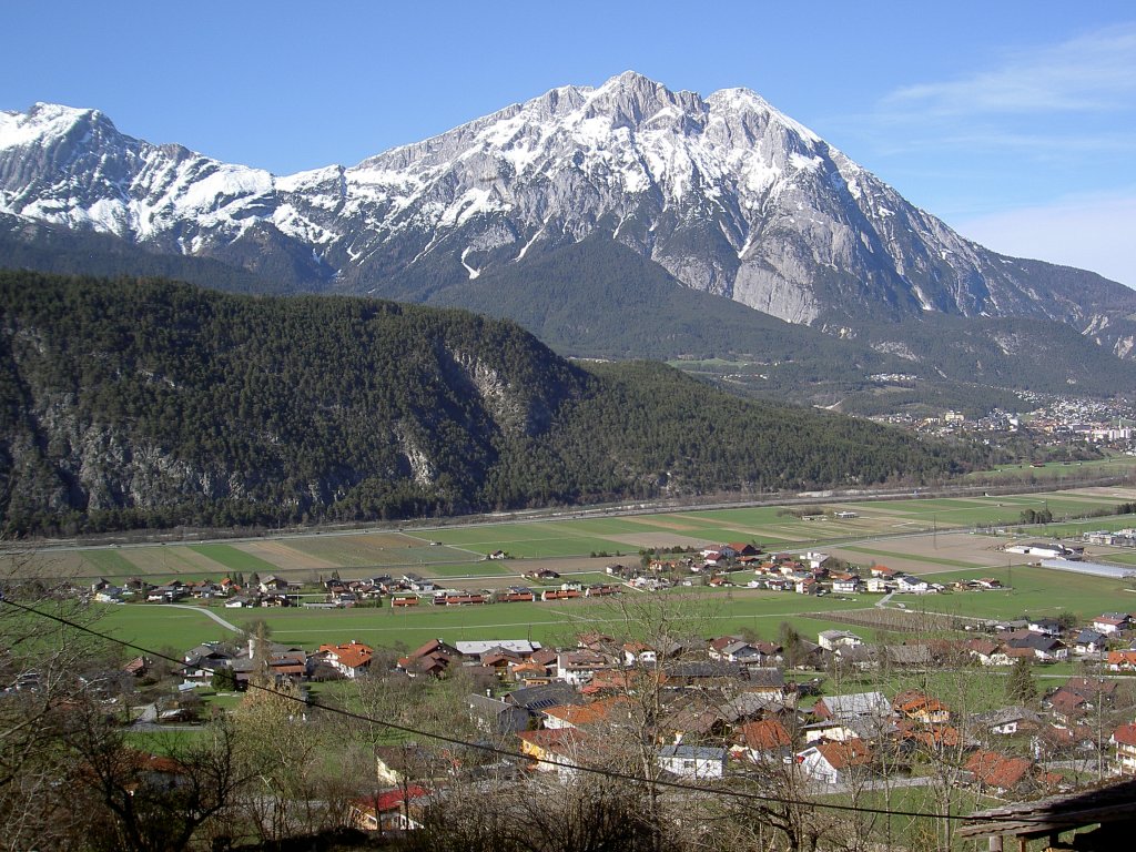 Inntal und Berg Hohe Munde (2661 M) bei Rietz (14.04.2013)