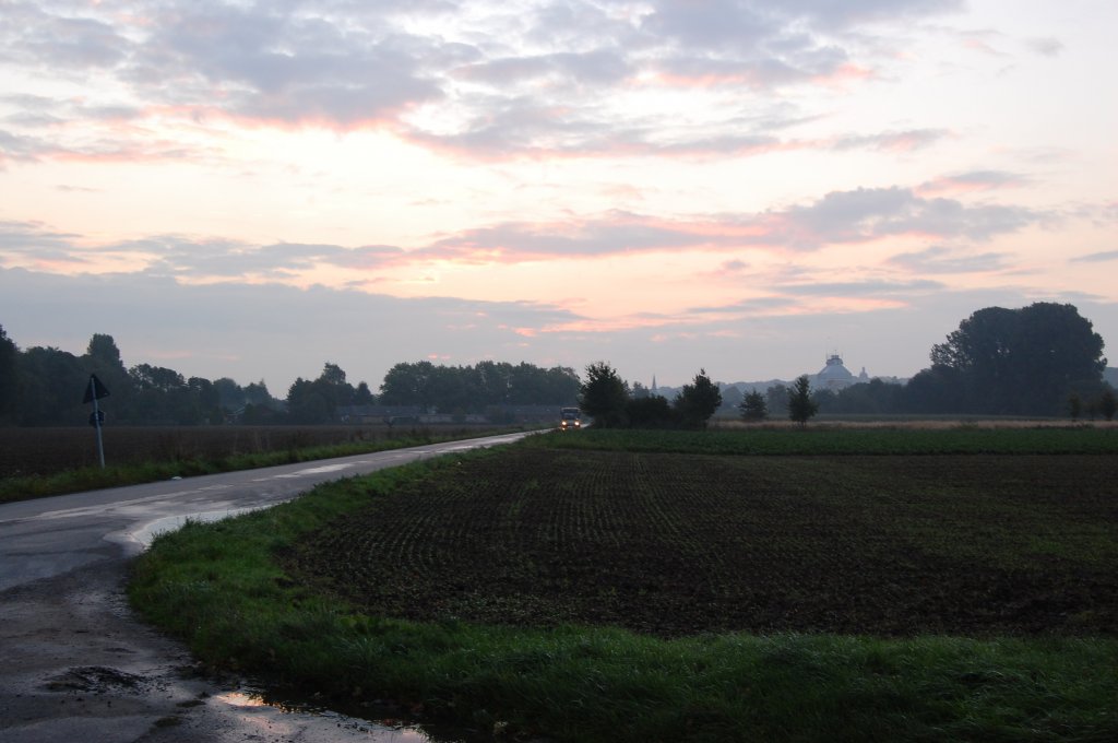 Morgen Himmel am Ringelsfeld in Mnchengladbach im Hintergrund ist Steinhausen und Liedberg zu erkennen. 17.9.2010