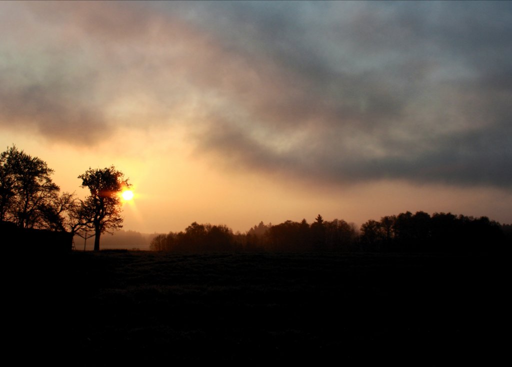 Sonnenaufgang am 16.04.2011 in Vogl.  
