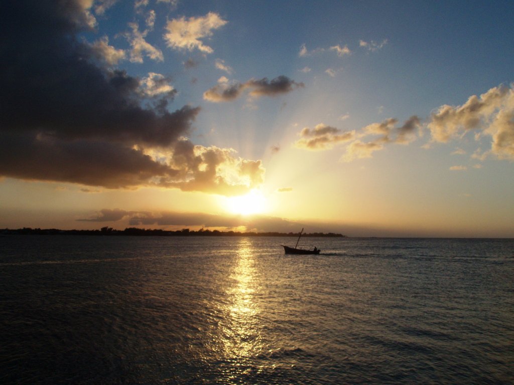 Sonnenuntergang am Merville Beach am 15. 11. 2009. Mauritius.