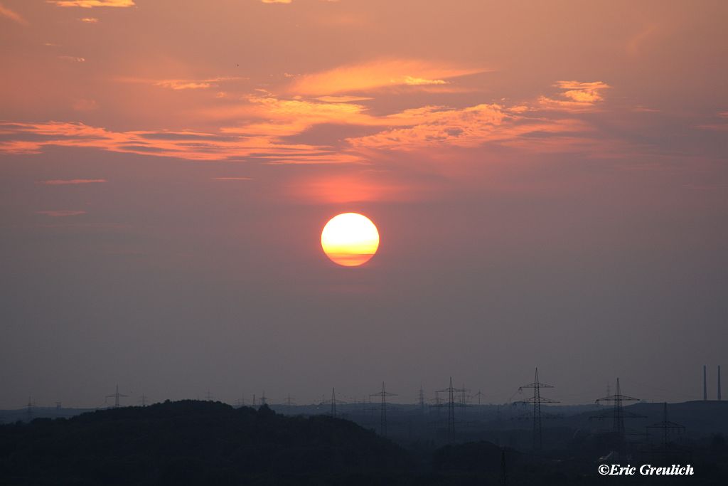 Sonnenuntergang ber Essen am 15.07.2011 von der Himmelsleiter aus gesehen.