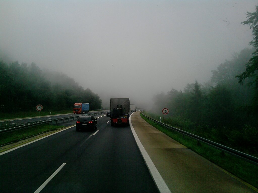 Starker Nebel am morgen des 02.08.10 auf der A81 Richtung Bodensee.
( sehr nah am Lemberg)