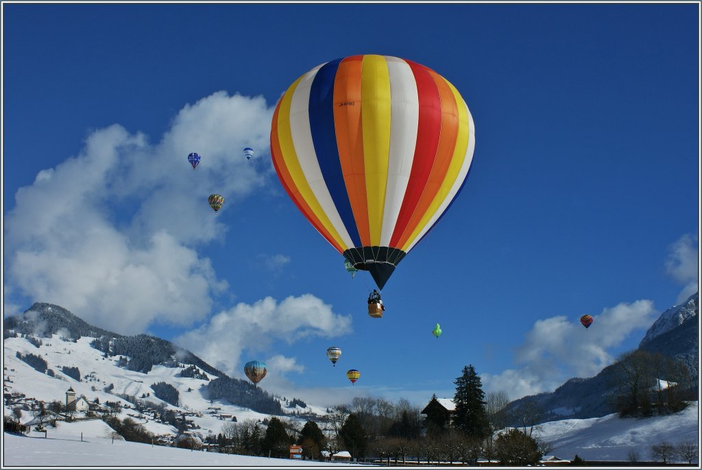 Wenn der Himmel voller Ballone hngt,dann ist Ballonfestival in Chteau d'Oex.
(28.01.2013)