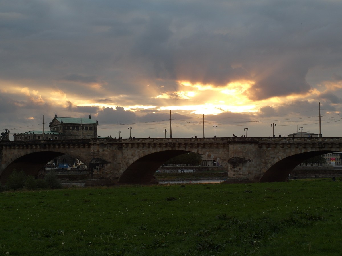 Abendhimmel über Augustusbrücke und Semperoper; Dresden, 26.09.2015
