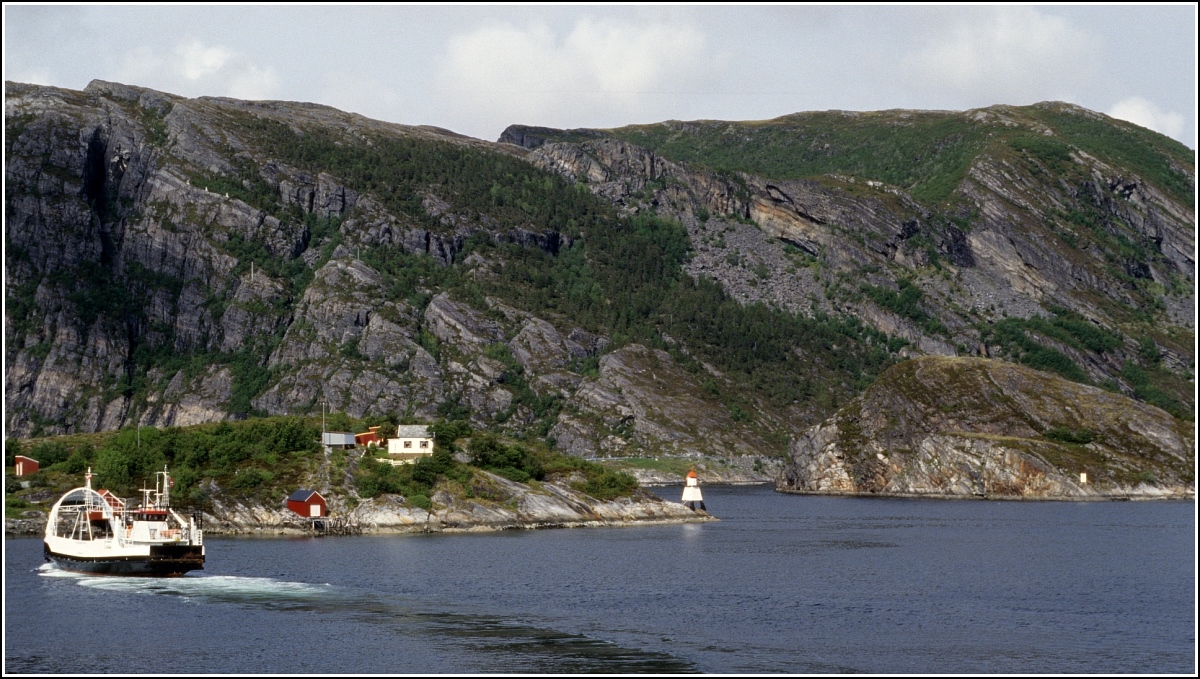 Der schwierig zu befahrende Stokksund wird von den Schiffen der