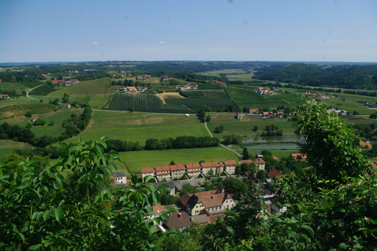 Aussicht von der Burg Riegersburg aus das Oststeirisches Hgelland (21.08.2013)