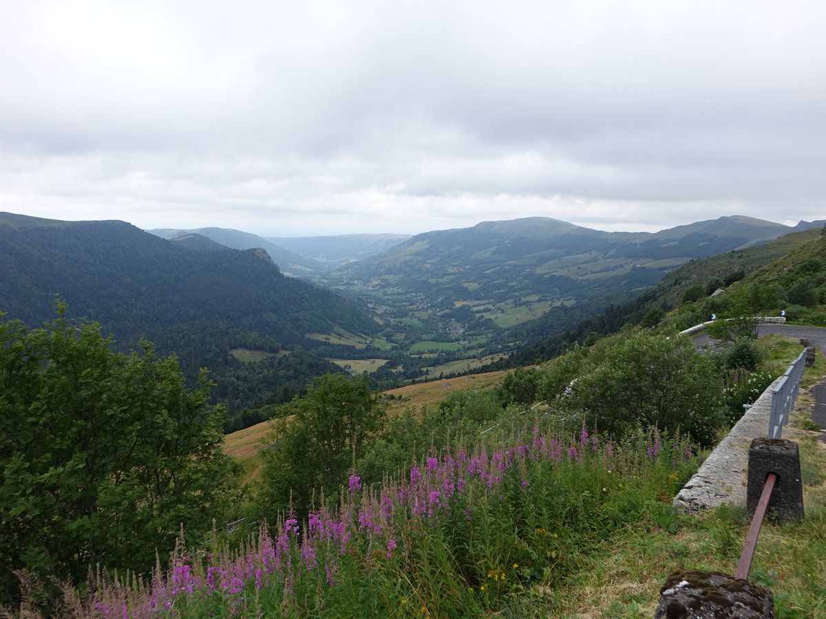 Aussicht vom Pass Col de Serrer im Monts du Cantal, Zentralmassiv (21.07.2018)