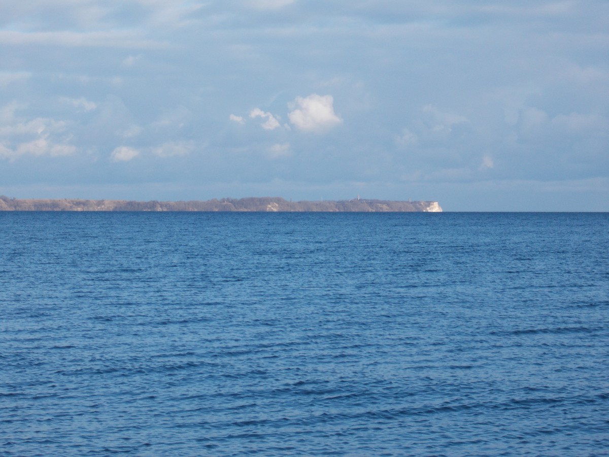 Bereits zwischen Glowe und Juliusruh ist das Kap Arkona schon vom Strand aus zuerkennen.Aufnahme am 02.Februar 2015.