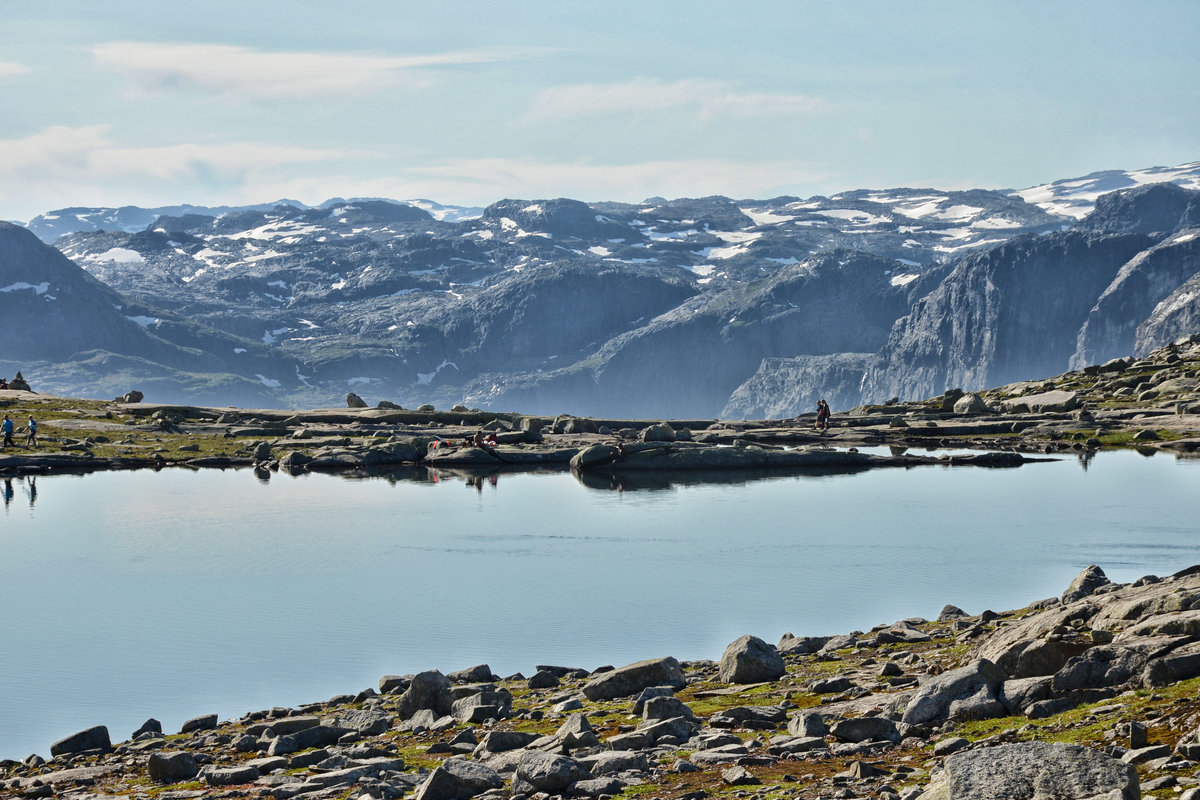 Bergsee am Trolltunga-Wanderweg im norwegischen Hardanger. Aufnahme: 8. Juli 2018.