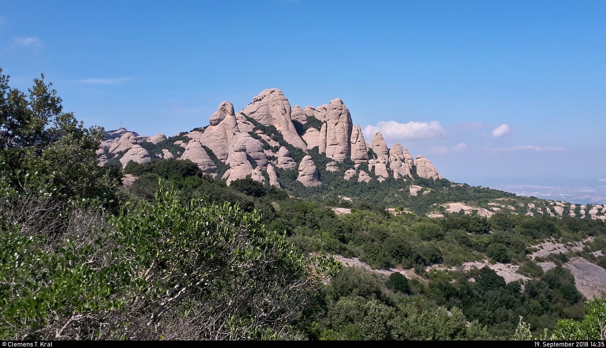 Blick auf die fingerförmigen Felsen im Montserrat-Gebirge in der Provinz Barcelona (E), ein Teil des Gebirgszuges Serralada Prelitoral Catalana ( Katalanisches Vorküstengebirge ), während einer Wanderung.
[19.9.2018 | 14:35 Uhr]