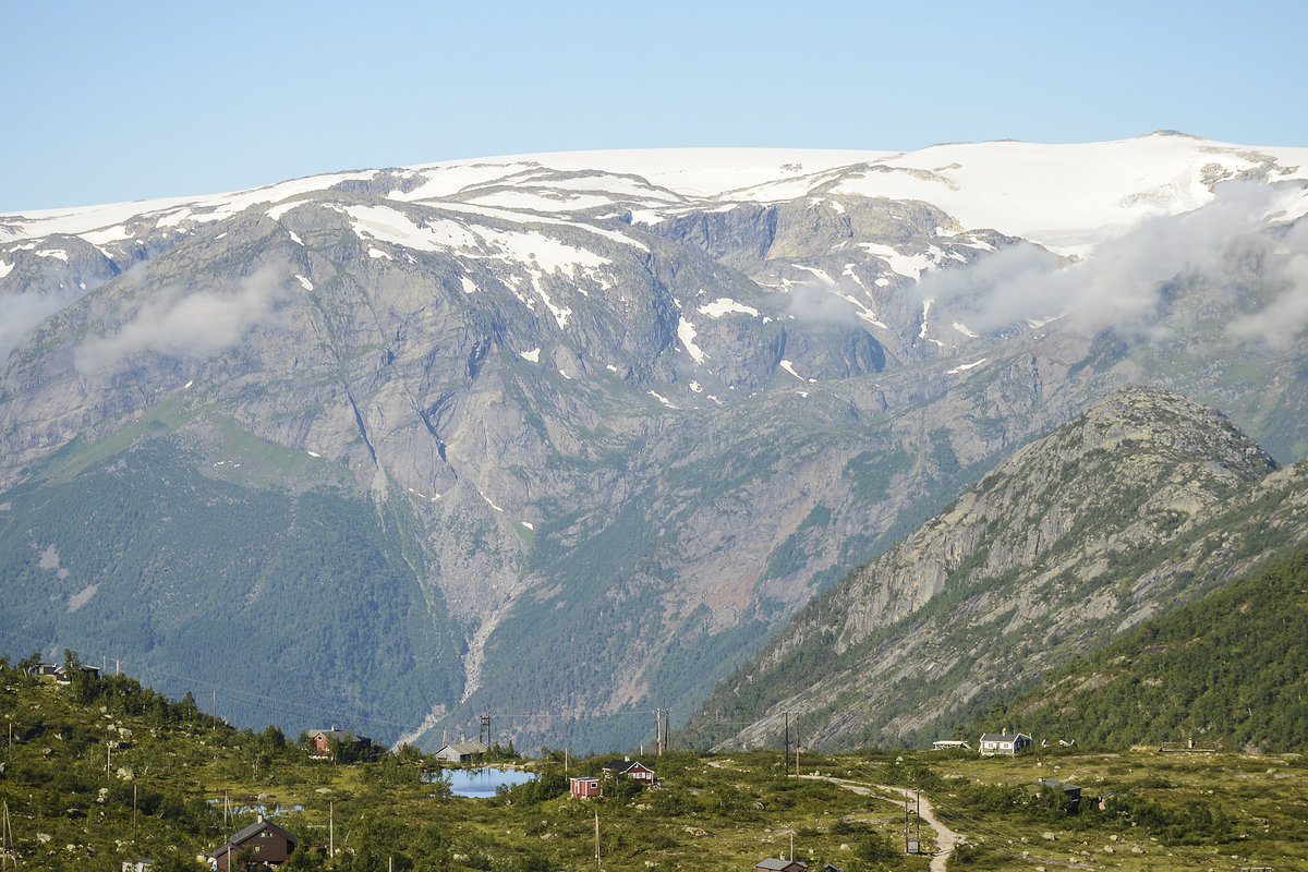 Blick auf Folgefonna Nasjonalpark vom Wanderweg Skjeggedal-Trollltunga (Hardanger - Norwegen). 
Aufnahme: 8. Juli 2018.