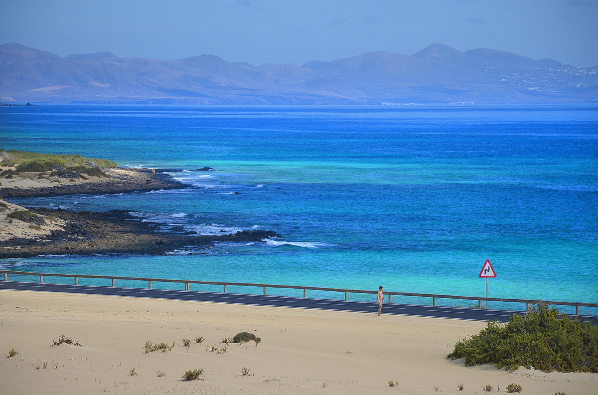 Blick auf die Insel Lanzarote von Fuerteventura aus gesehen. Aufnahme: 19. Oktober 2017.