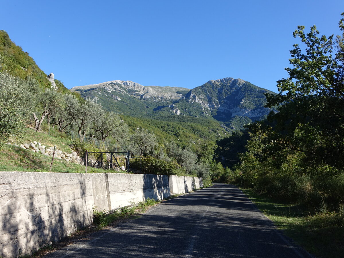Blick auf den Monte Rotonaria (1750 M) bei Collepardo (18.09.2022)