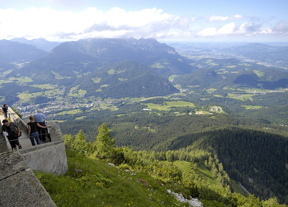 Blick auf die Voralpen (Richtung Norden) vom Kehlsteinhaus im Berchtesgadener Land aus gesehen. Aufnahme: Juli 2008.