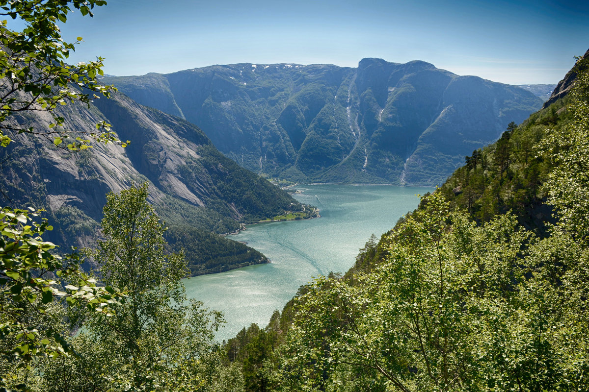 Blick vom Berghof Aussichtspunkt Kjeåsen  ins Simatal - Hardanger Norwegen. Aufnahme: 9. Juli 2018.