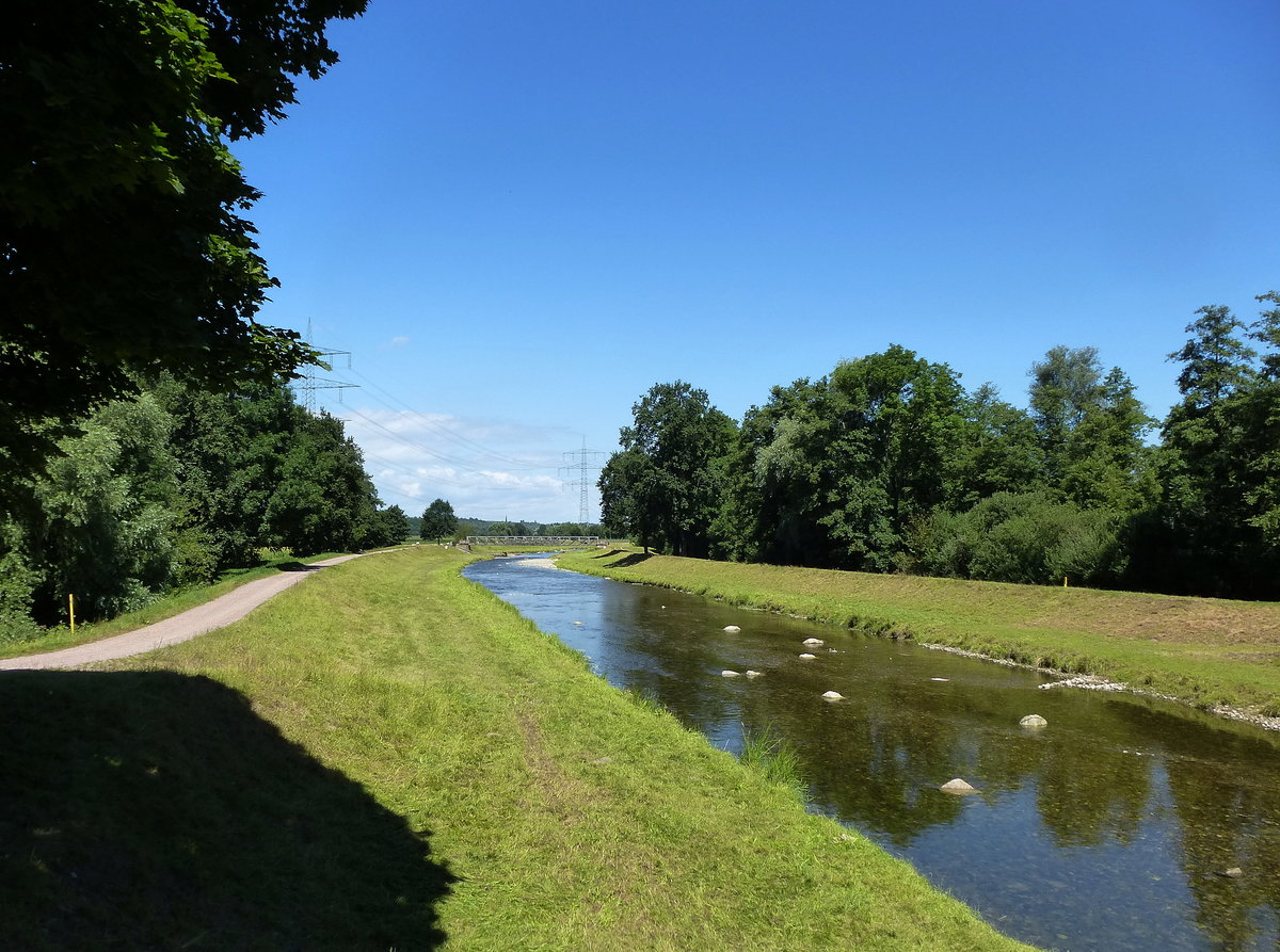 Blick von der Brcke ber die Dreisam bei Neuershausen fluabwrts, Aug.2016