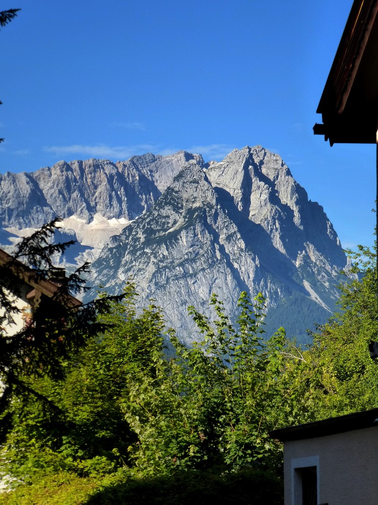 Blick von Garmisch-Partenkirchen zum Zugspitzmassiv, Aug.2014