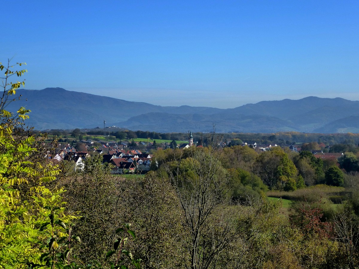 Blick von Hugstetten in der Rheinebene ber Hochdorf zum Schwarzwald, Okt.2014 