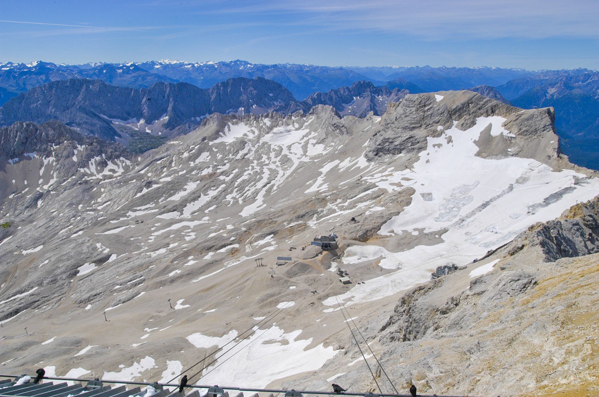 Blick von Zugspitze in südlicher Richtung. Aufnahme: August 2008.
