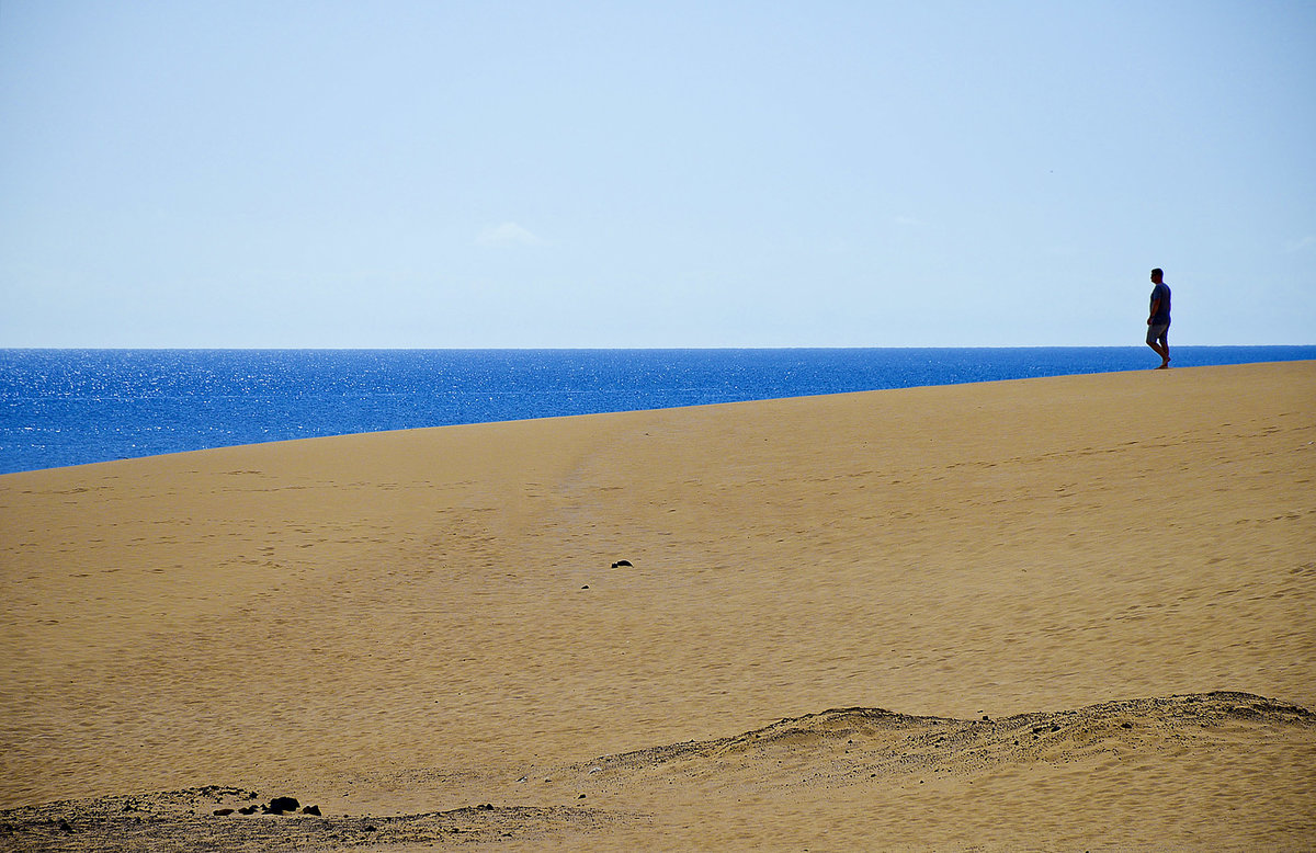 Das 20 Quadratkilometer große Wanderdünengebiet »El Jable« - Las Dunas de Corralejo auf Fuerteventura steht unter Naturschutz und schließt direkt den ca. 7 km langen weißen und feinkörnigen Sandstrand von Corralejo an.
Aufnahme: 18. Oktober 2017.