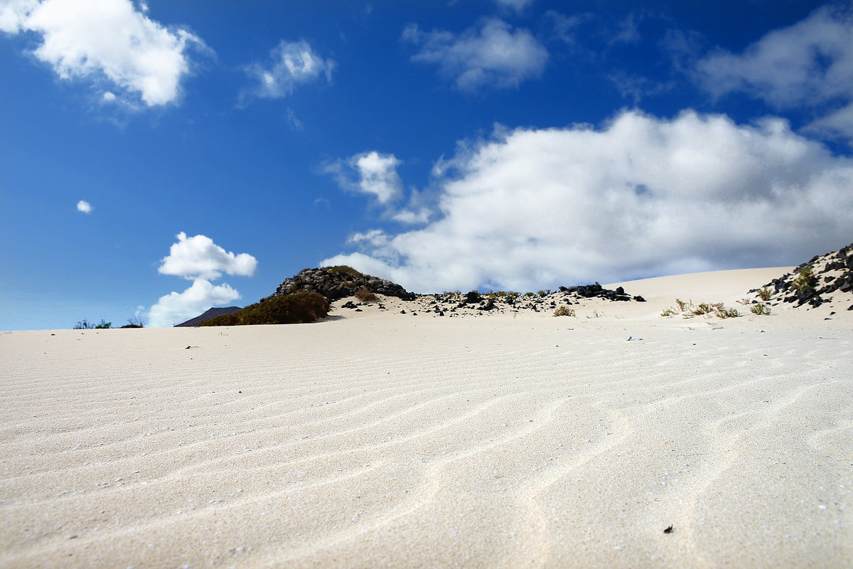 Das Wanderdünengebiet El Cable gehört zum Naturpark Parque Natural de Corralejo auf der Insel Fuerteventura. Aufnahme: 18. Oktober 2017.