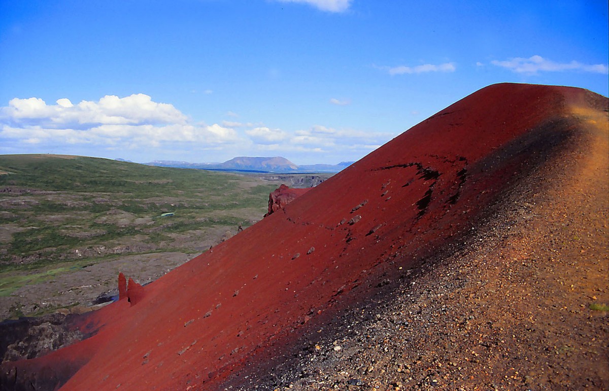 Der Jökulsárgljúfur-Nationalpark liegt im Norden Islands am Ufer des Flusses Jökulsá á Fjöllum. Aufnahme: August 1995 (Bild vom Dia).