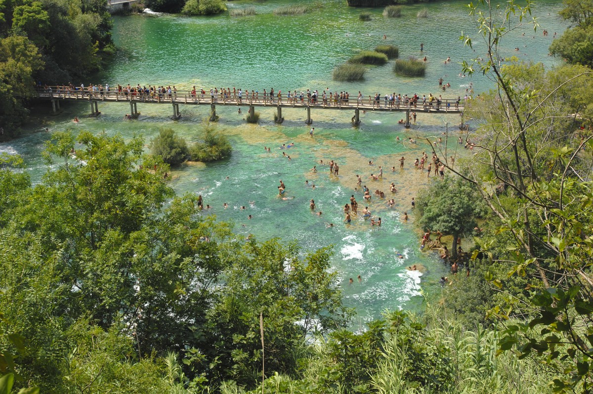 Der kroatische Nationalpark Krka umfasst auf einer Fläche von 109,5 km² den rund 45 Kilometer langen Flussabschnitt der Krka zwischen Knin und Skradin sowie den Unterlauf des Nebenflusses Čikola. Aufnahme: Juli 2009.