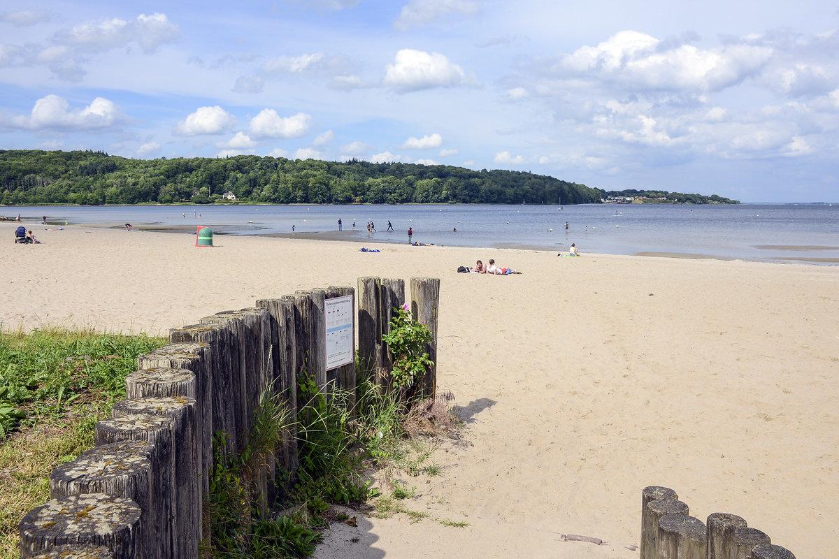 Der Strand in Wassersleben (Gemeinde Harrislee) an der Flensburger Förde. Aufnahme: 17. Juni 2018.