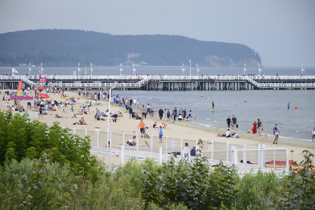 Der Südstrand von Zoppot / Sopot von der Strandpromenade aus gesehen. Aufnahme: 16. August 2019.