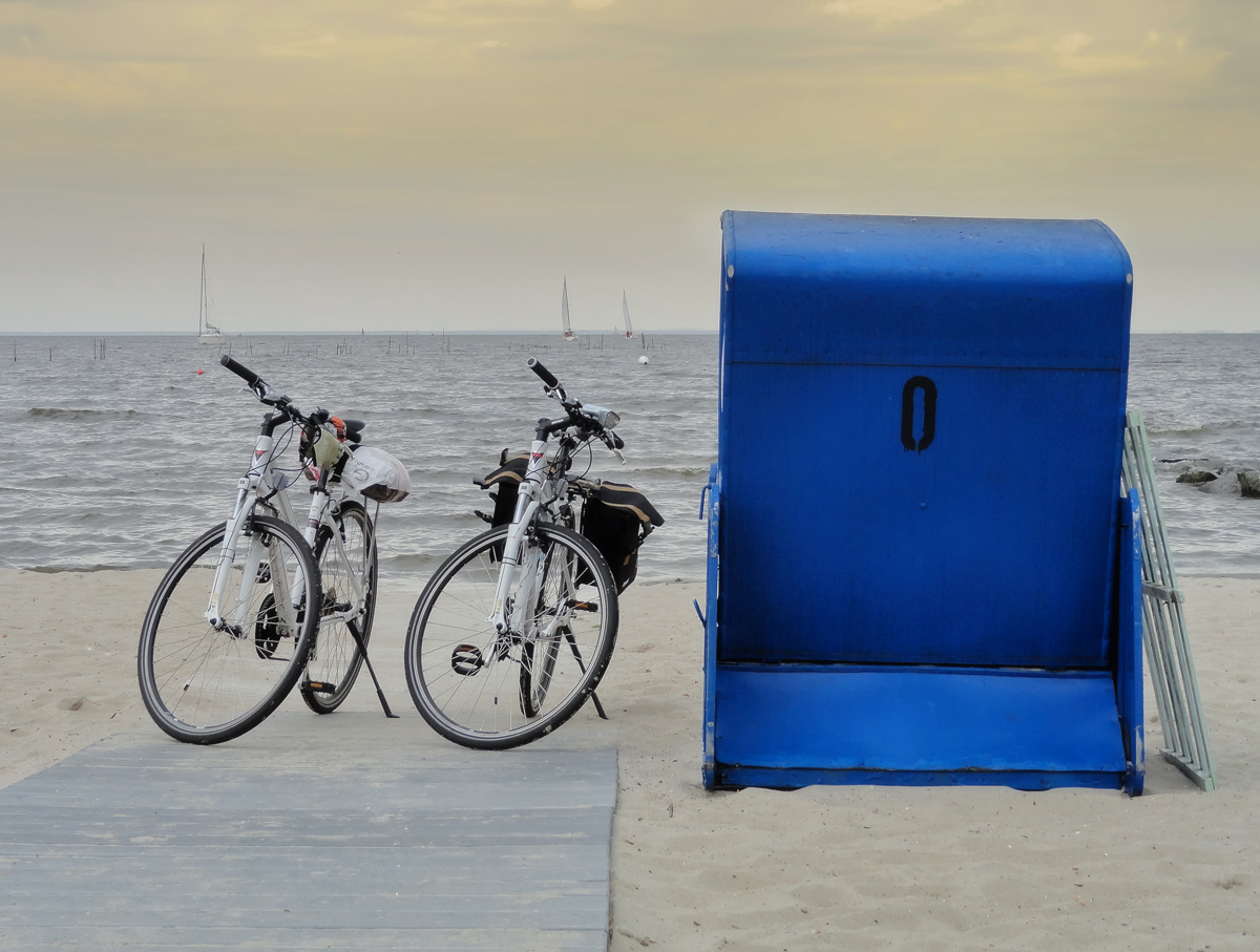 Ende der Segel-und Fahrradsaison, aufgenommen am Strand von Ueckermnde. - Herbst 2011