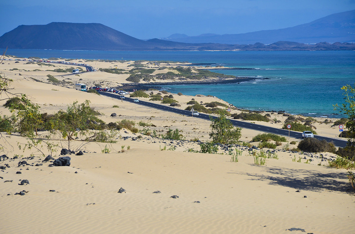 Fuerteventura, Spanien - Im Jahr 1982 wurde das über acht Kilometer lange und bis zu vier Kilometer breite Dünengebiet El Jable als Parque Natural de las Dunas de Corralejo unter Naturschutz gestellt. Aufnahme: 18. Oktober 2017.
