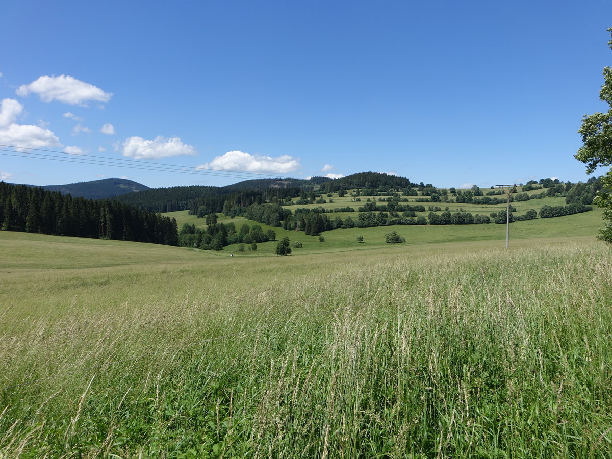 Hügellandschaft im Altvatergebirge nahe der polnischen Grenze, Mittelmähren (01.07.2020)