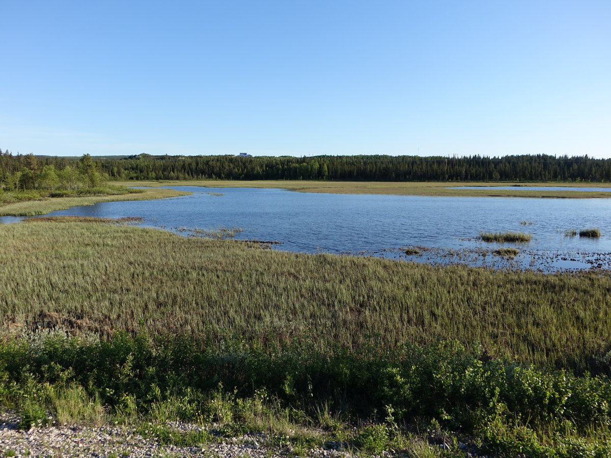 Kleiner See bei Jukkasjärvi, Lappland (01.06.2018)